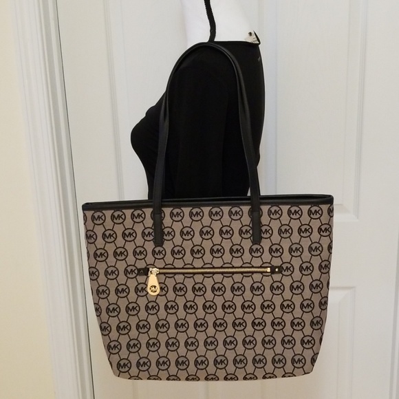 Michael Kors Handbags - New Michael Kors Monogram Leather Zip Shoulder Bag